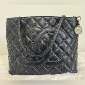 CHANEL Black Quilted Shoulder Bag with Medallion Charm